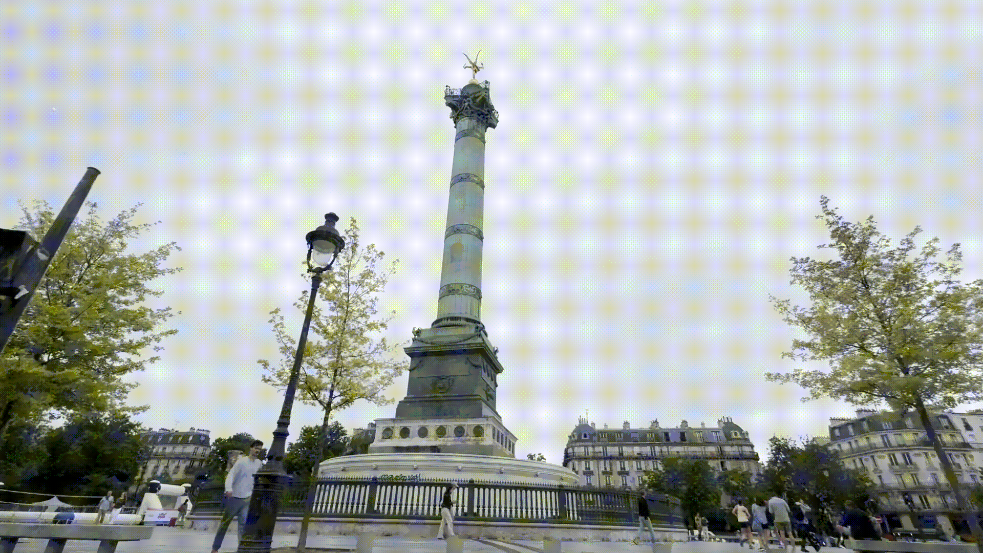 driving around the Bastille monument