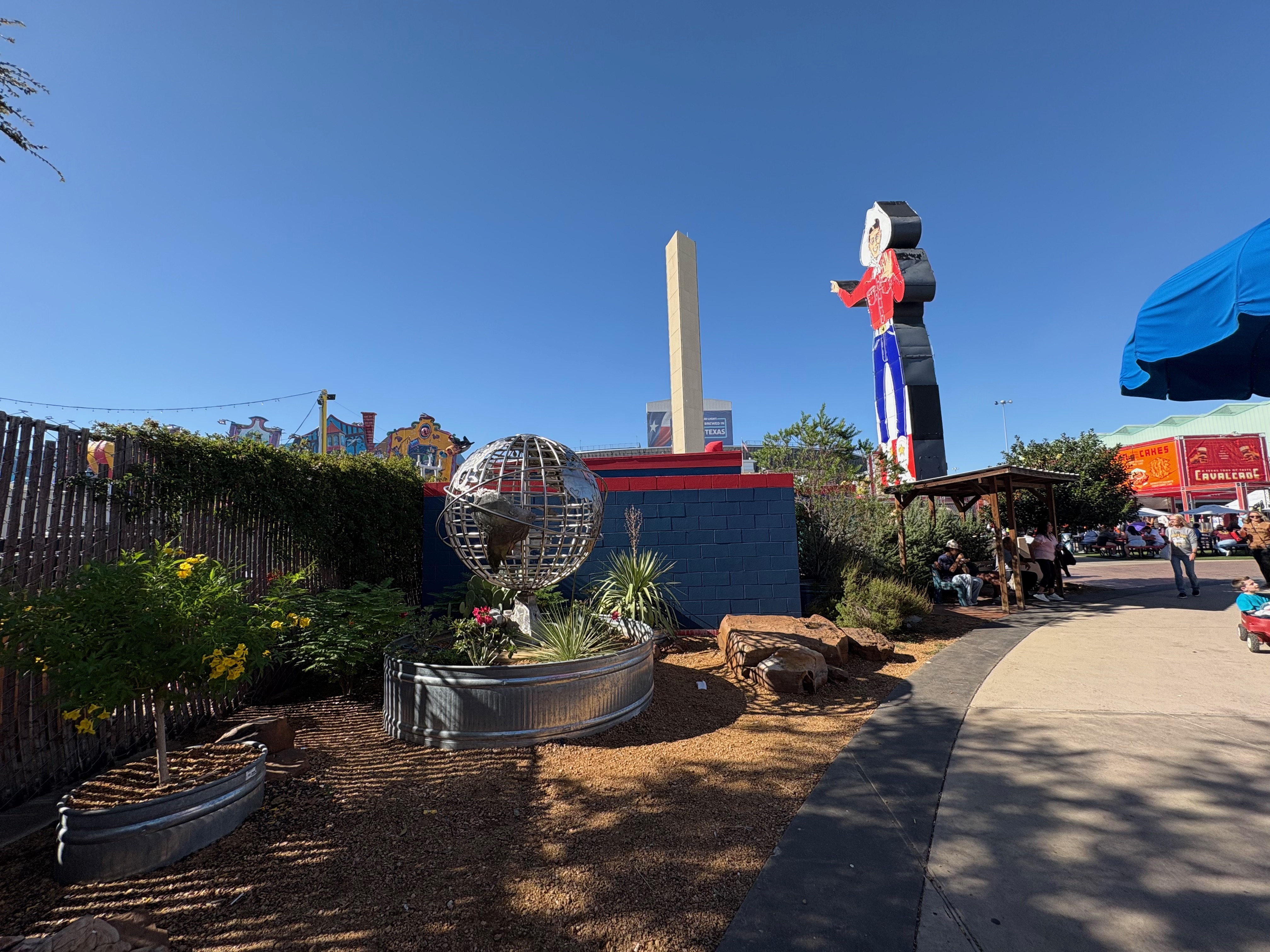 texas state fair globe, tall mechanical guy